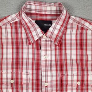 Hurley 2 Pocket Red Plaid Casual Mens Short Sleeve Button Up Shirt Size Medium
